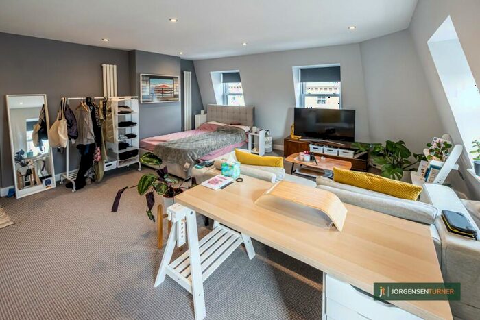 Studio To Rent In Kilburn High Road, London, NW6