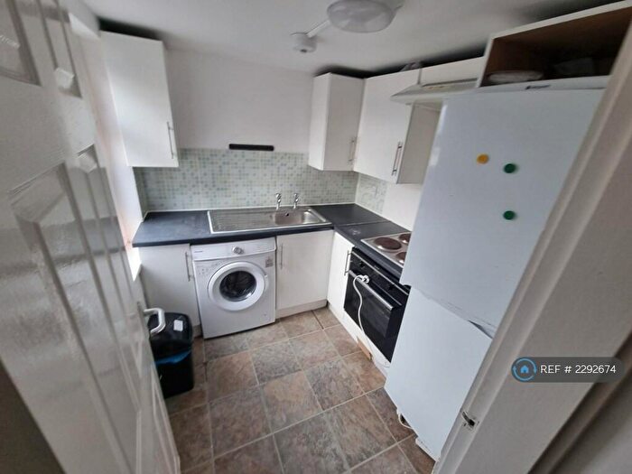 2 Bedroom Flat To Rent In Stockport Road, Denton, Manchester, M34