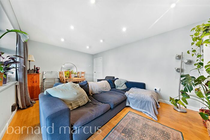 3 Bedroom Flat For Sale In Fayland Avenue, London, SW16