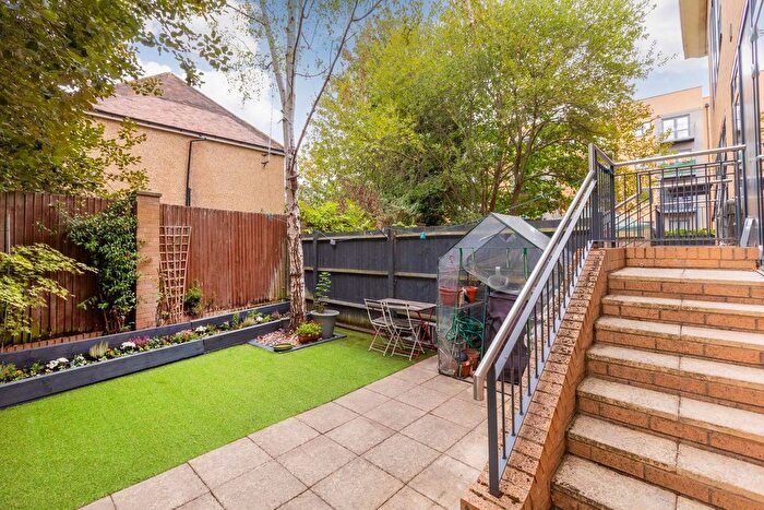 1 Bedroom Flat For Sale In Clivemont Road, Maidenhead, SL6