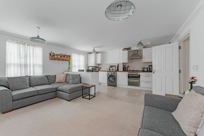 2 Bedroom Flat For Sale In St. James Park Road, Northampton, NN5