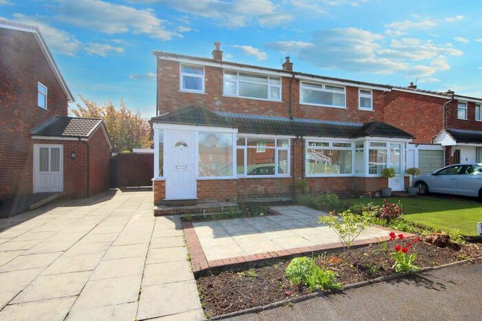 3 Bedroom Semi-Detached House To Rent In Evesham Close, Stockton Heath, Warrington, WA4