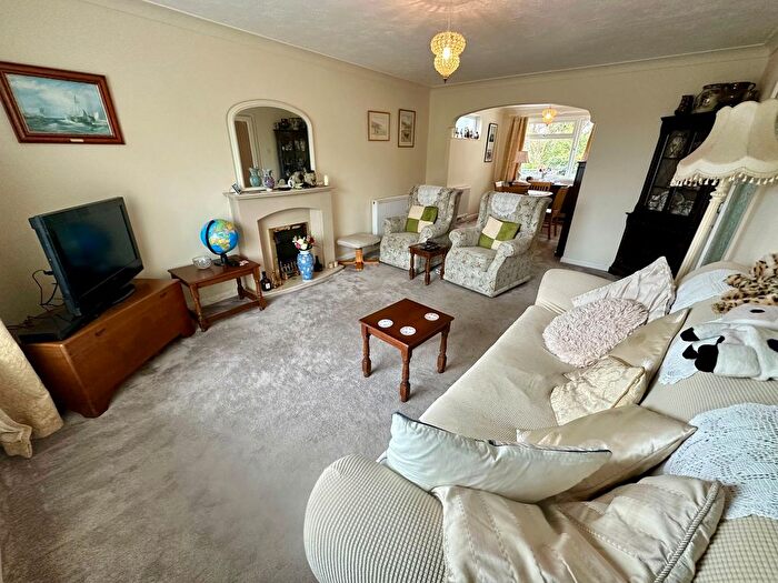 2 Bedroom Detached Bungalow For Sale In Broadpark Road, Torquay, TQ2