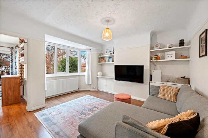 2 Bedroom Maisonette For Sale In Perth Close, Raynes Park, SW20