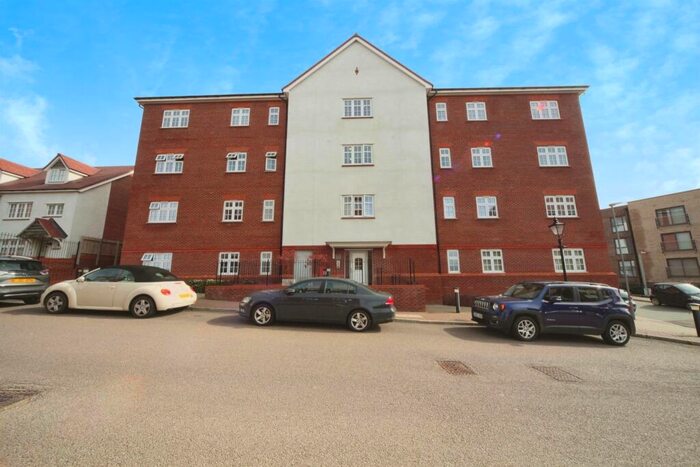 2 Bedroom Apartment For Sale In Armstrong Road, Luton, LU2