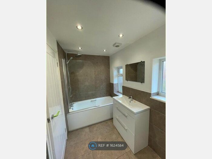 3 Bedroom Semi-Detached House To Rent In Demesne Drive, Stalybridge, SK15