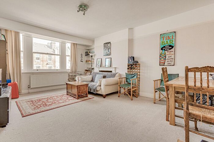 2 Bedroom Flat To Rent In Lavender Hill, Clapham Junction, SW11