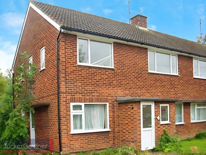 2 Bedroom Flat To Rent In Howard Close, Cambridge, CB5