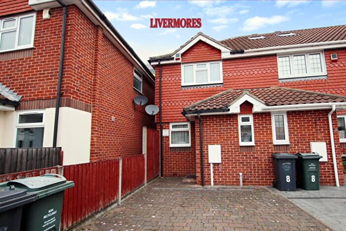 2 Bedroom End Of Terrace House For Sale In Horsfield Close, Dartford, DA2