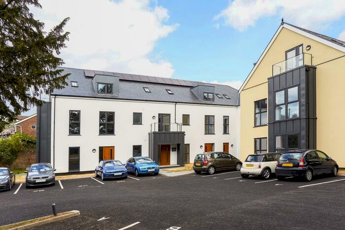 1 Bedroom Ground Flat To Rent In Flat Surrey Hill Apartments, RH4