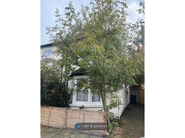 2 Bedroom End Of Terrace House To Rent In Park End, Bromley, BR1