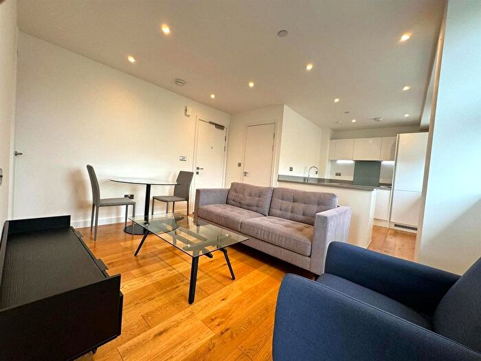 1 Bedroom Flat To Rent In Rockingham Road, Uxbridge, UB8