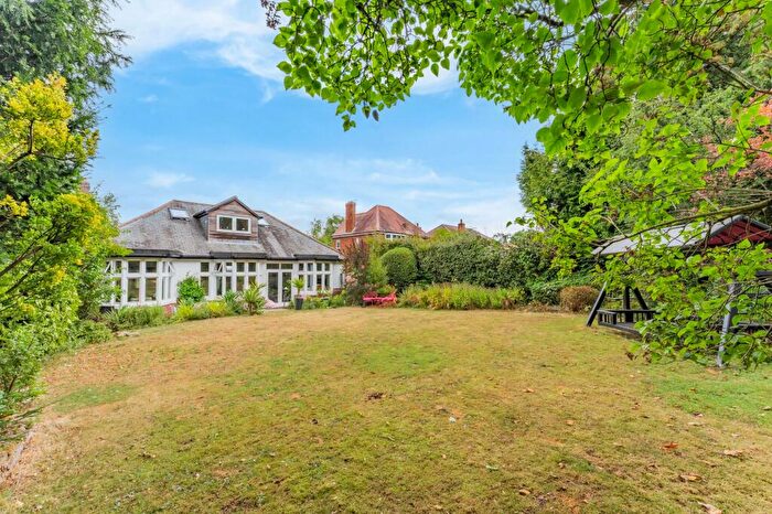 3 Bedroom Detached Bungalow For Sale In Meadowcourt Road, Leicester, LE2