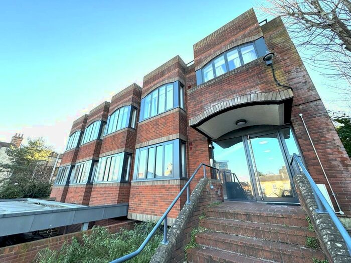 Apartment To Rent In Newbury, Oxfordshire, RG14