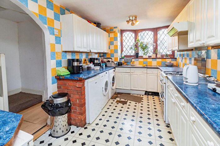 3 Bedroom End Of Terrace House For Sale In Laidon Close, Bletchley, Milton Keynes, Buckinghamshire, MK2