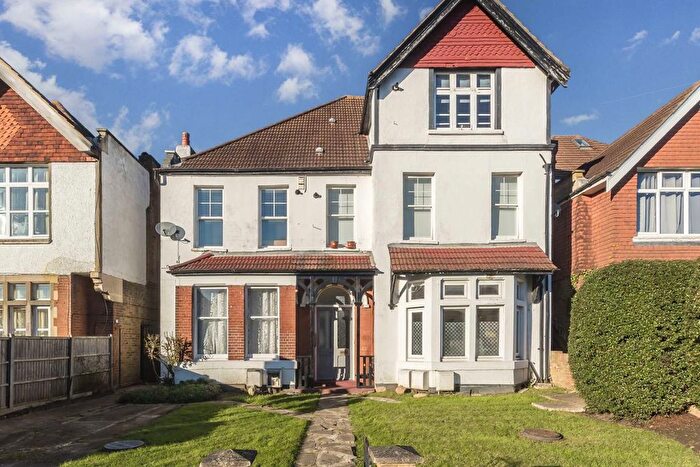 Studio To Rent In Avenue South, Berrylands, Surbiton, KT5