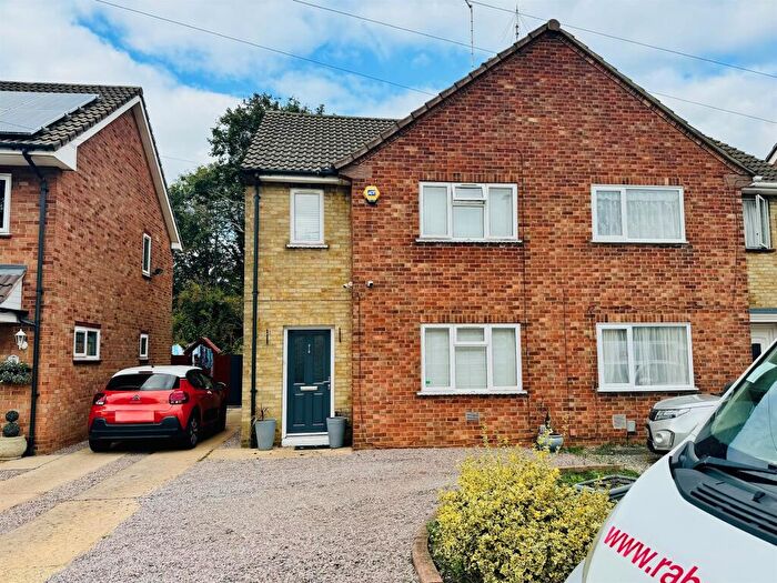 3 Bedroom Semi Detached House For Sale In Chaucer Road, Peterborough, PE1