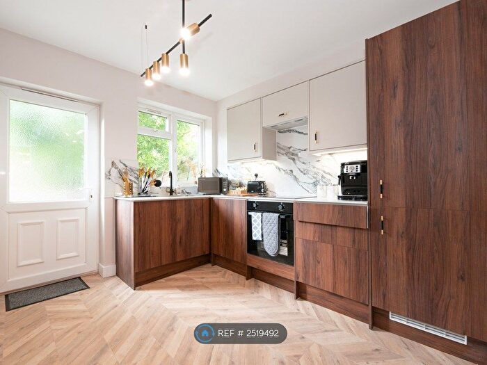 2 Bedroom End Of Terrace House To Rent In Vincent Road, Kingston Upon Thames, KT1