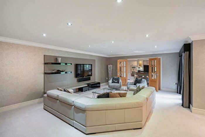 2 Bedroom Flat To Rent In Brockenhurst Road, Ascot, SL5