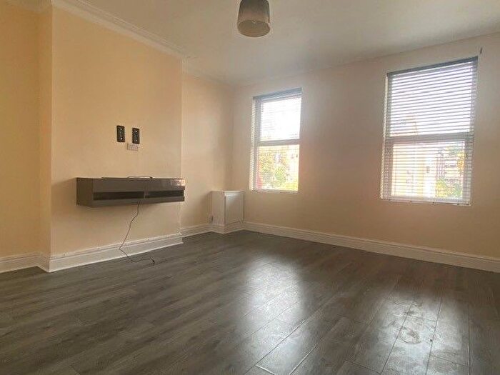 3 Bedroom Flat To Rent In Aigburth Road, Aigburth, Liverpool, L17