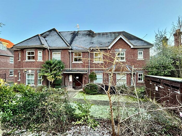 2 Bedroom Apartment For Sale In Tudor Court, London Road, Windlesham, GU20