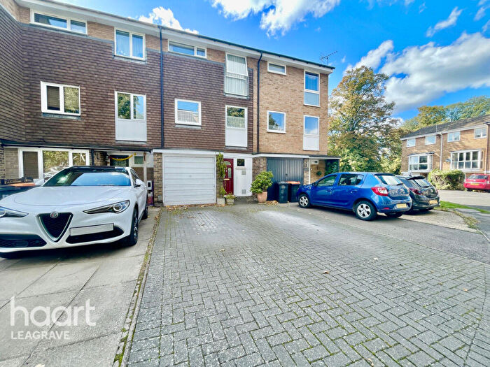 4 Bedroom Town House For Sale In Staines Square, Dunstable, LU6