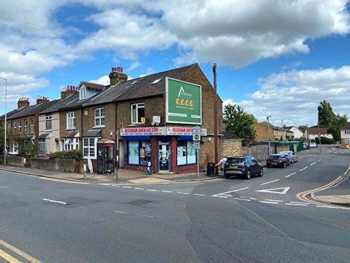 1 Bedroom Flat To Rent In Rockingham Road, Uxbridge, Middlesex, UB8