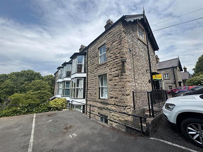 3 Bedroom Apartment For Sale In Sandringham Court, Broad Walk, Buxton, SK17