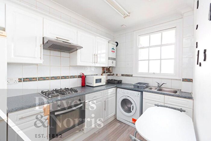 3 Bedroom Apartment To Rent In Parkhurst Court, Warlters Road, London, N7