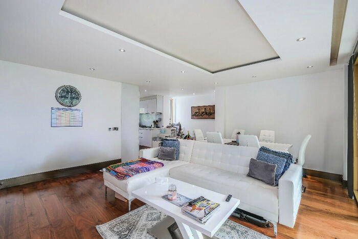 2 Bedroom Apartment To Rent In Woodford Road, London, E18