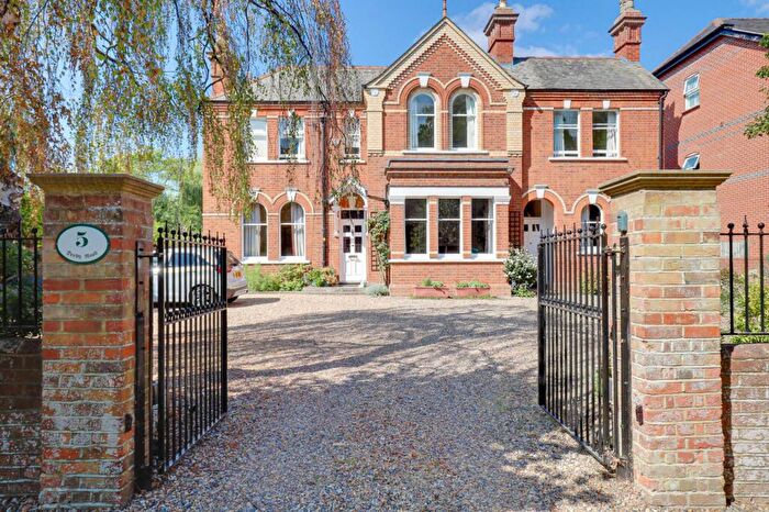 5 Bedroom Detached House For Sale In Derby Road, Caversham, RG4