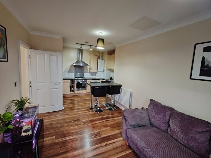 2 Bedroom Flat For Sale In Crown House, Kingston Road, New Malden, KT3