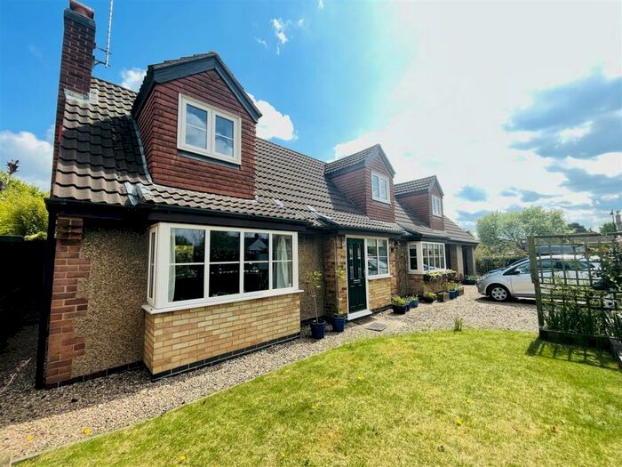 Houses for sale & to rent in NG22 8LH, Alexander Road, Farnsfield And