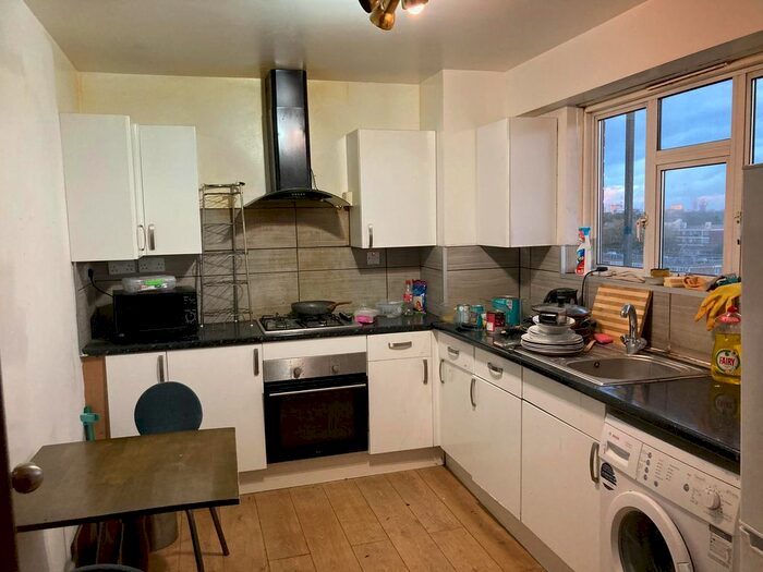 3 Bedroom Flat To Rent In Jubilee Street, London, E1