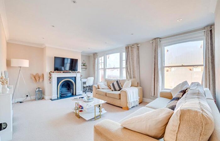 3 Bedroom Apartment To Rent In Hamilton Terrace, St John's Wood, London, NW8
