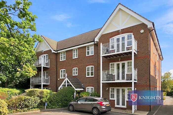 2 Bedroom Flat For Sale In Langton Court, The Ridgeway, Enfield, EN2