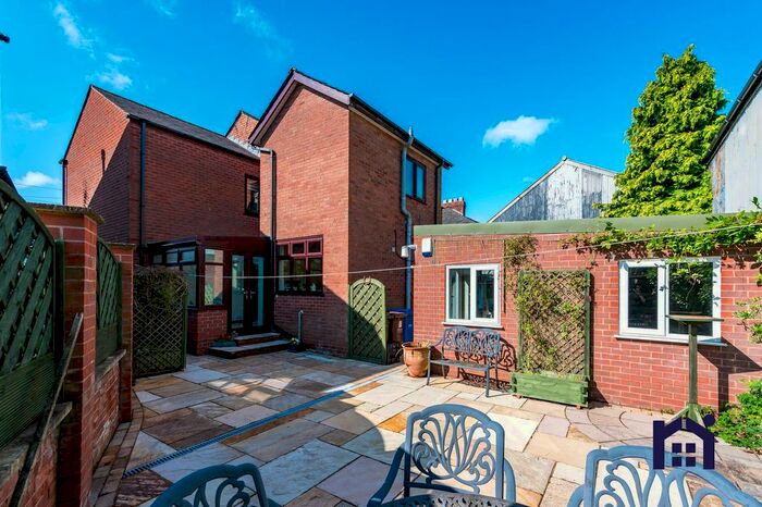 4 Bedroom Semi-Detached House For Sale In South Road, Bretherton, PR26