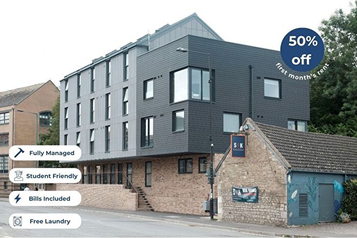 2 Bedroom Flat To Rent In Lower Bristol Road, Bath, BA2