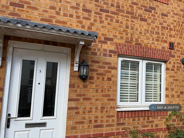 3 Bedroom Semi-Detached House To Rent In Whitley Rise, Reading, RG2