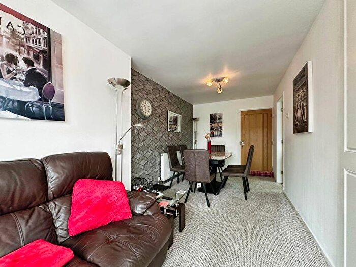 4 Bedroom Link Detached House For Sale In Buckingham Drive, Bury, BL8
