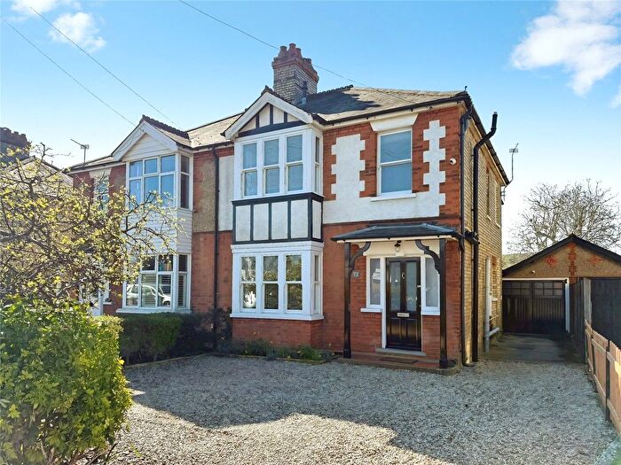 4 Bedroom Semi-detached House For Sale In London Road, Biggleswade, Bedfordshire, SG18