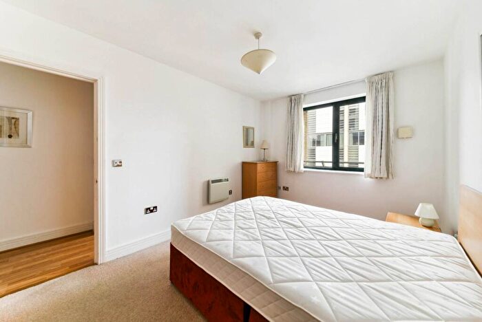 1 Bedroom Flat To Rent In Mansell Street, Tower Hill, London, E1