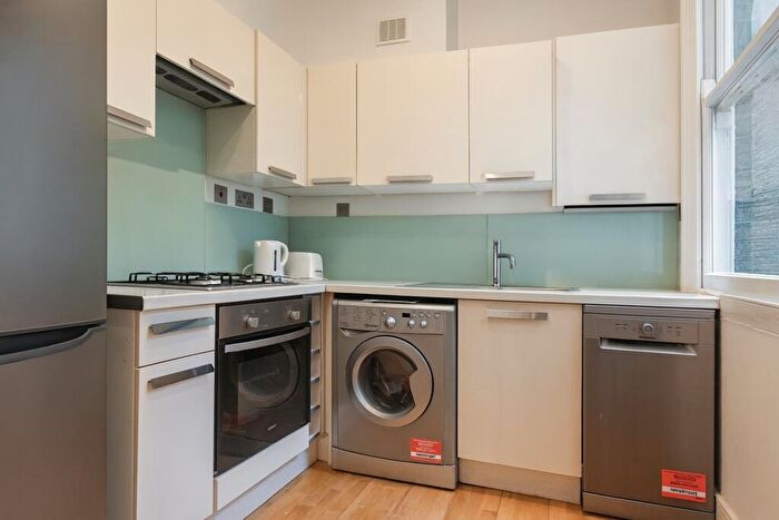 2 Bedroom Flat To Rent In College Place, Camden Town, NW1