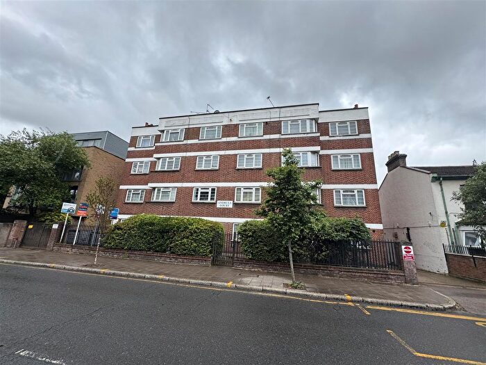2 Bedroom Flat To Rent In Lordship Lane, Wood Green, N22