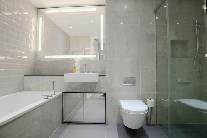 2 Bedroom Flat To Rent In Canter Way, London, E1