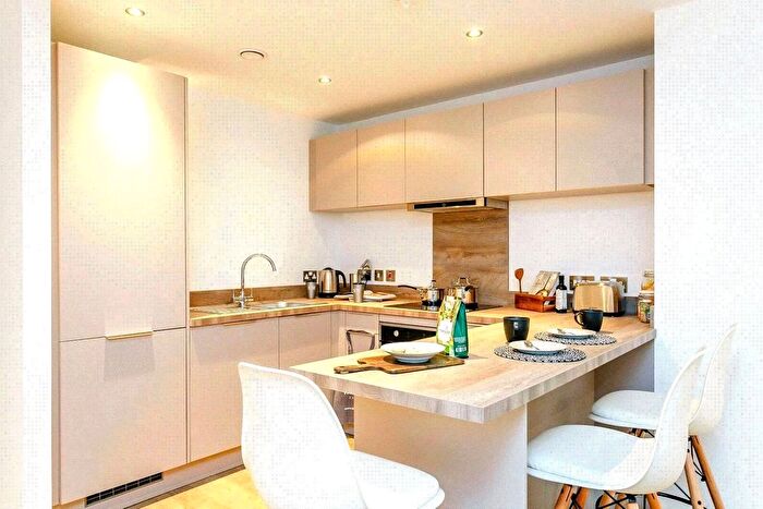 2 Bedroom Flat To Rent In Exchange Square, The Priory Queensway, Birmingham, West Midlands, B4