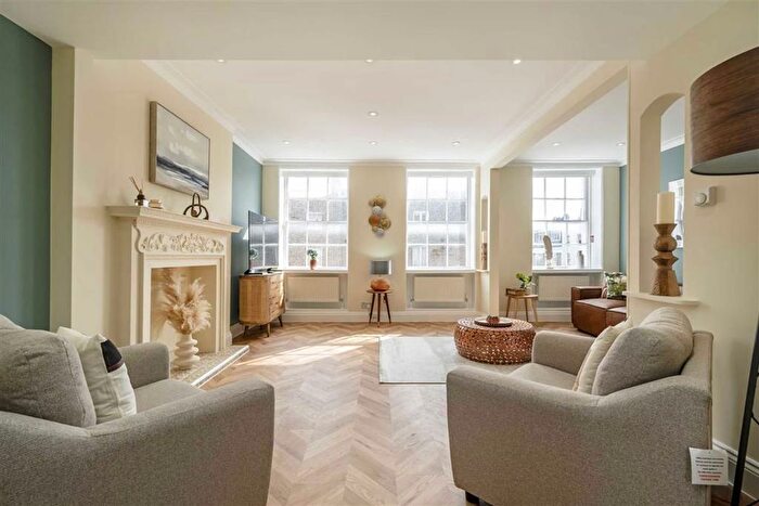 3 Bedroom Flat To Rent In Upper Montagu Street, Marylebone, W1H