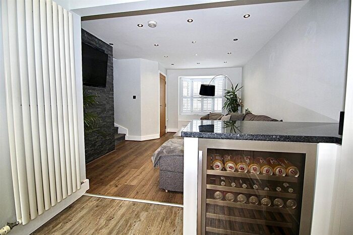 4 Bedroom Semi-Detached House To Rent In Lucern Close, Hammond Street, Cheshunt, Waltham Cross, EN7