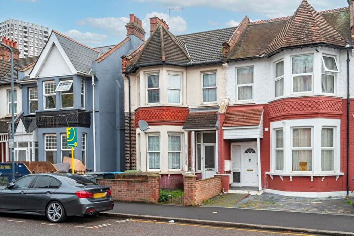 2 Bedroom Flat For Sale In London Road, Wembley, HA9