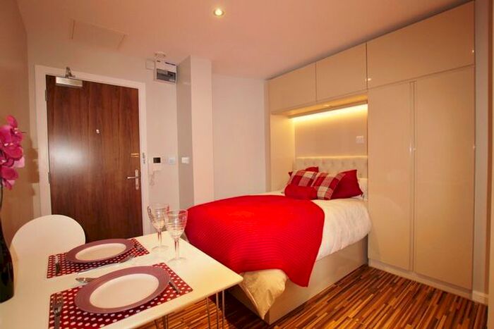Studio To Rent In Princess Street, Manchester, M1